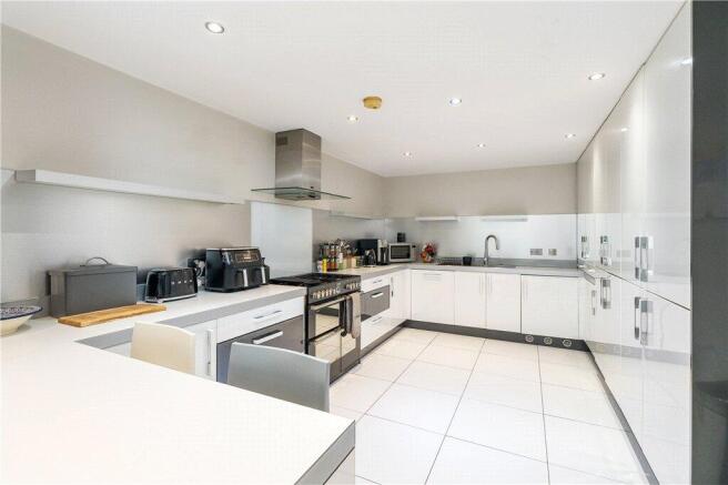 5 bed Terraced for sale Image 7