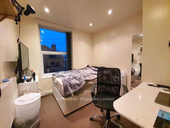 5 bed Terraced to rent Image 5