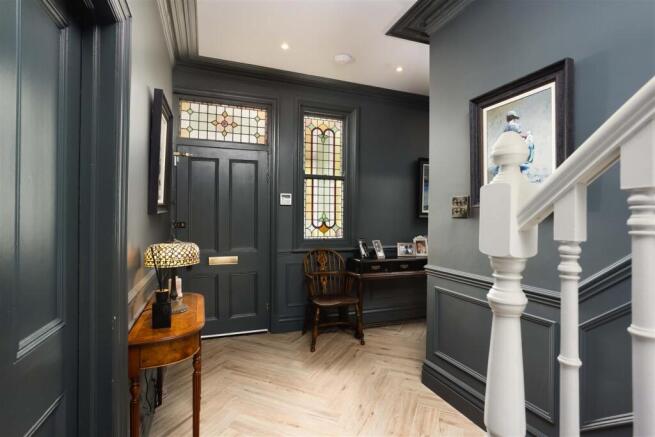 5 bed Semi-Detached for sale Image 12
