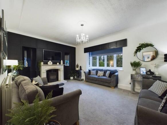 5 bed Detached for sale Image 5