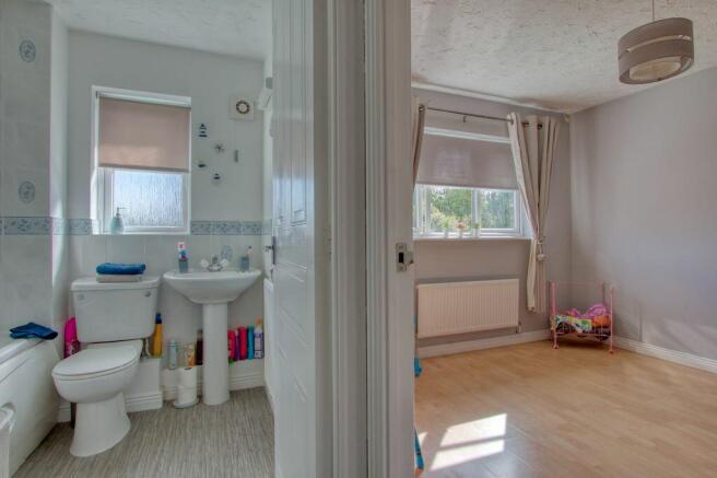 Bedroom/Bathroom