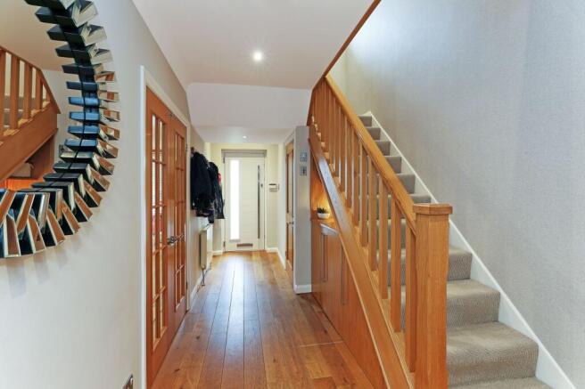 5 bed Detached for sale Image 6