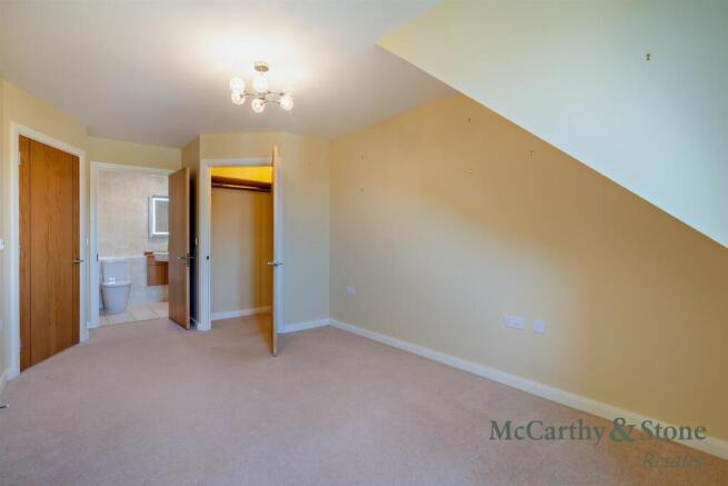 2 bed Apartment for sale Image 11