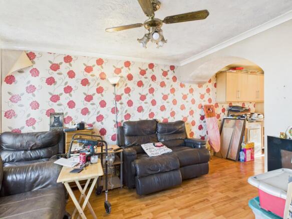 CAM03729G0-PR0214-STILL013