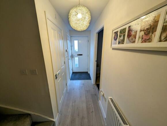 209 Dowsell Way Hall.jpg
