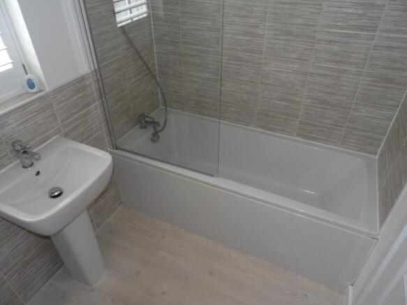 3 bed Semi-Detached to rent Image 11