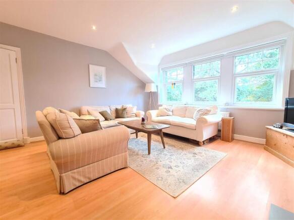 2 bed Apartment for sale Image 4
