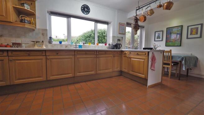 Kitchen b.jpg