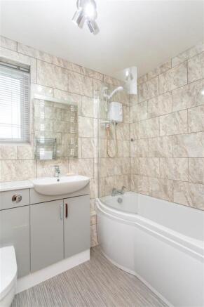 Bathroom B.jpg