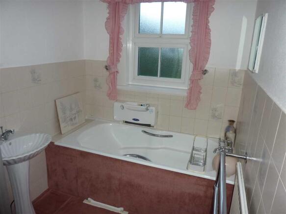 FAMILY BATHROOM