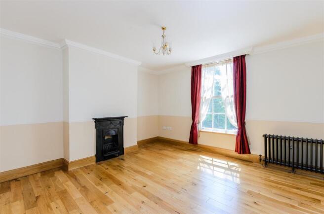 8293885-interior16.jpg