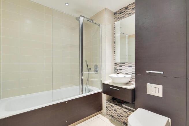 7_Bathroom-0