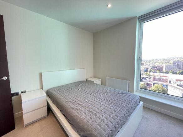 2 bed Apartment to rent Image 11