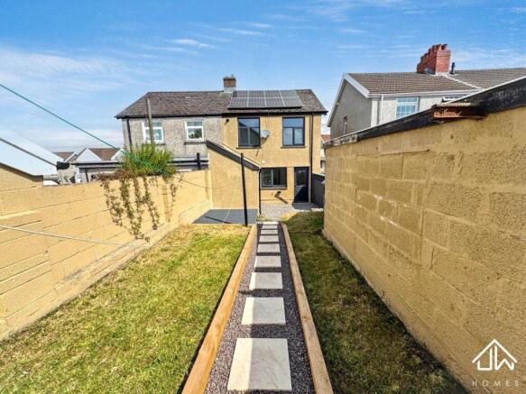 REAR GARDEN 2