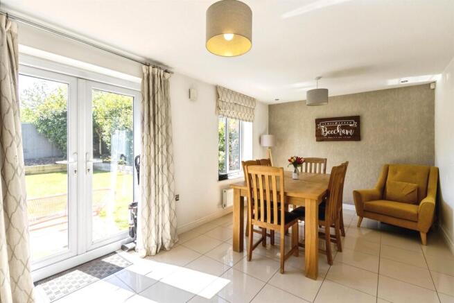 4 bed Detached for sale Image 7
