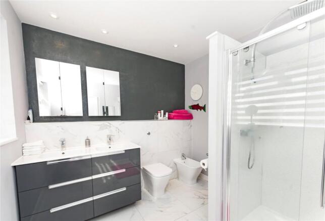 Master En-Suite