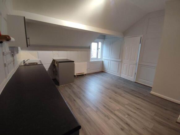 1 bed Flat to rent Image 4