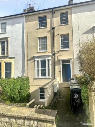 Three-storey terraced house with a light-colour...