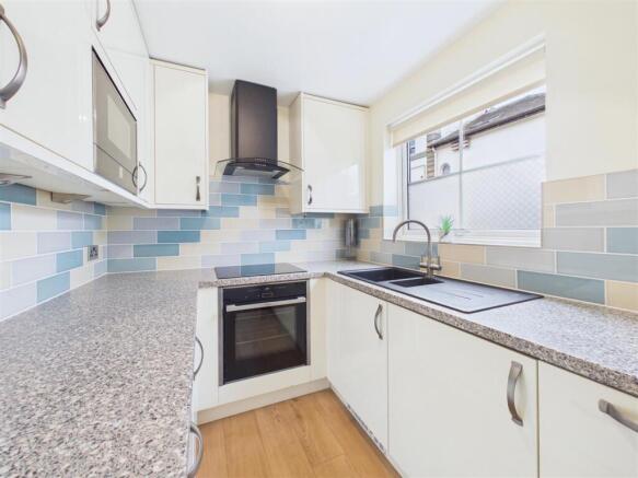 2 bed Flat for sale Image 6