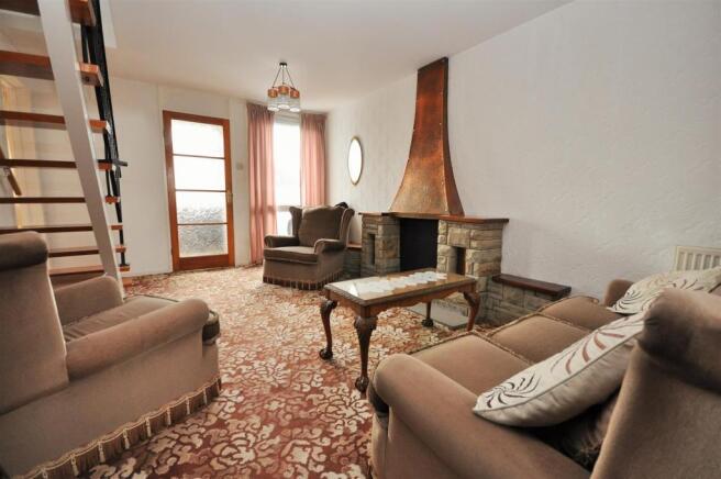 LIVING/DINING ROOM