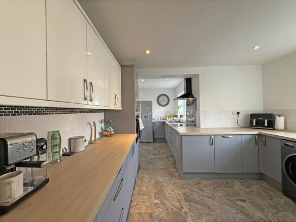 Lake View Close 142 - Kitchen 1.jpg