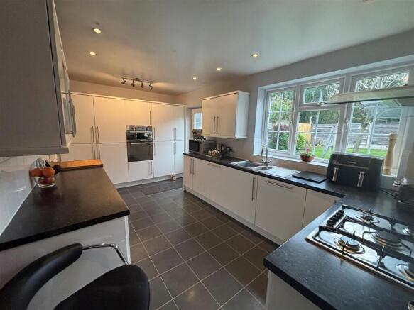 kitchen1.jpg