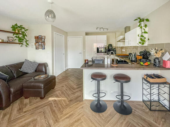 4 bed Semi-Detached for sale Image 6