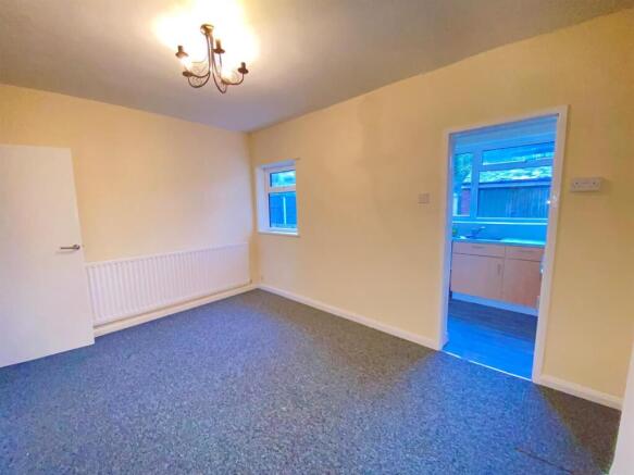 DINING ROOM.jpg