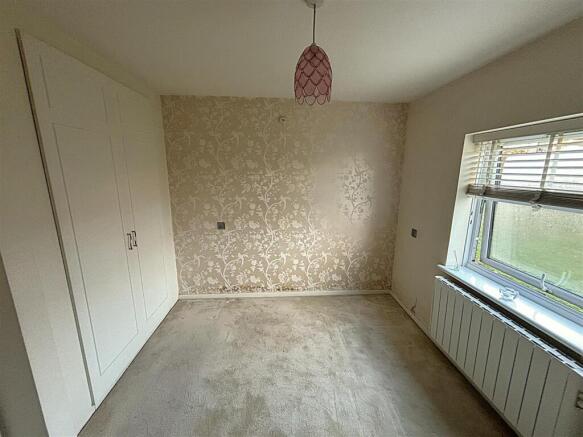DOUBLE BEDROOM