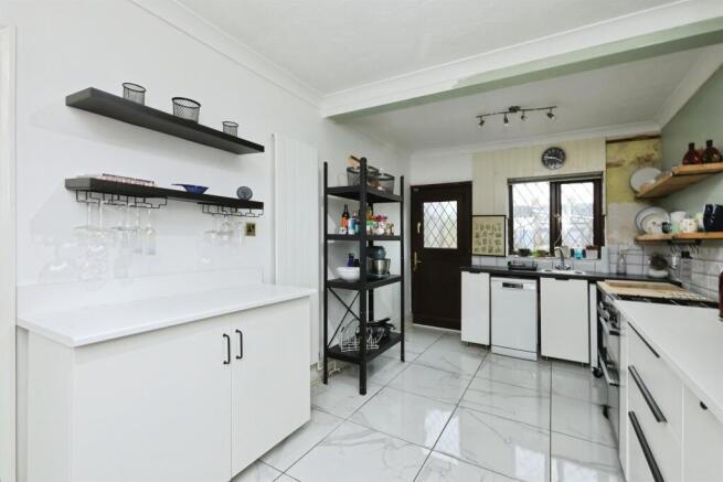 3 bed Terraced for sale Image 9