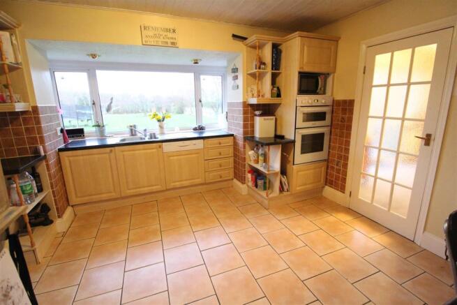 kitchen 2.JPG