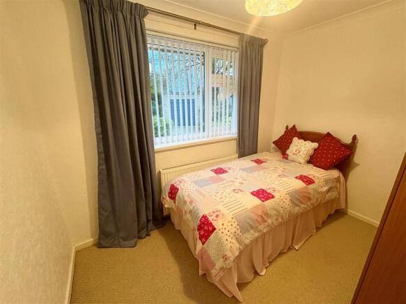 2 bed Semi-Detached Bungalow for sale Image 8