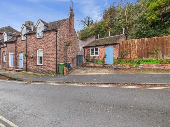 2 bedroom Cottage for sale