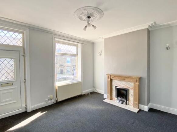 2 bed Terraced to rent Image 2