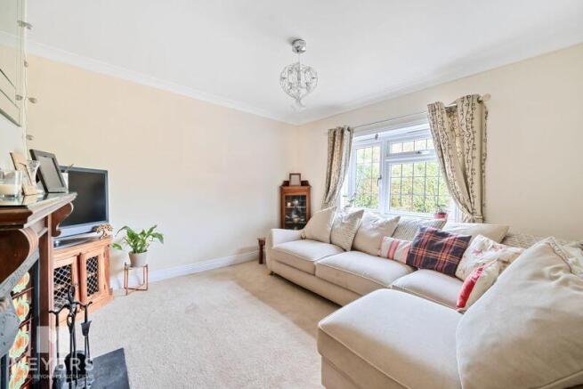 Cosy Sitting Room / Optional Bedroom