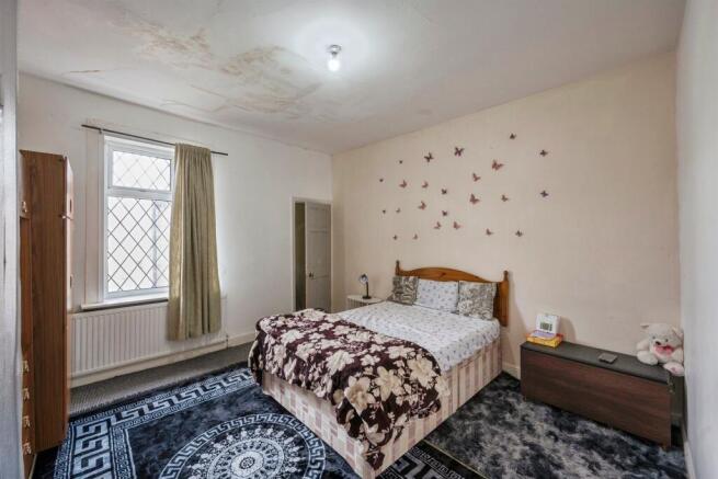 3 bed Terraced for sale Image 9