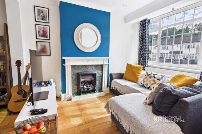 Rollesby Road, Chessington, Surrey. KT9 photo 4