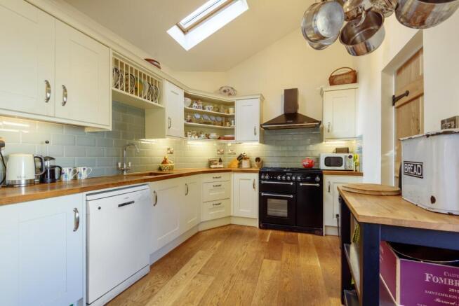 3 bed Semi-Detached for sale Image 9