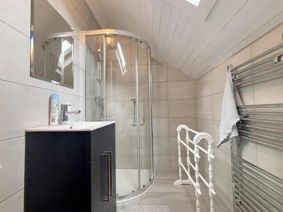 6 bed House to rent Image 11