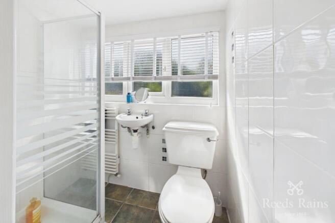 4 bed Bungalow for sale Image 12