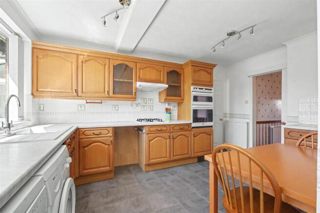 Kitchen_2.jpeg