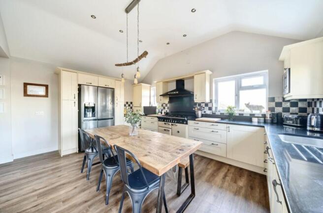 Kit/Breakfast Room