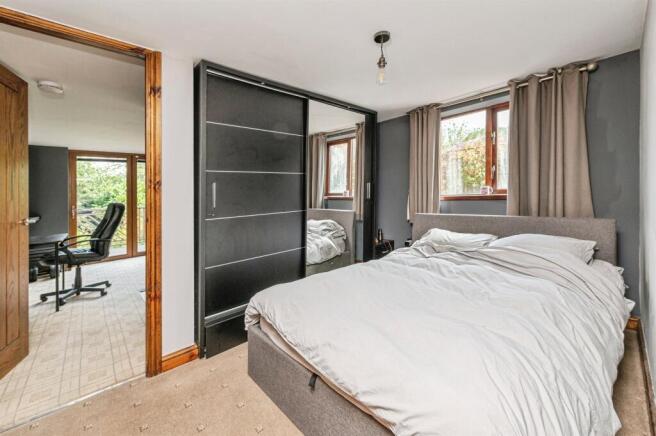 3 bed Semi-Detached for sale Image 12
