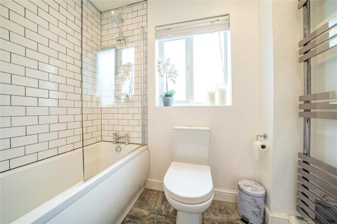 4 bed Detached for sale Image 10