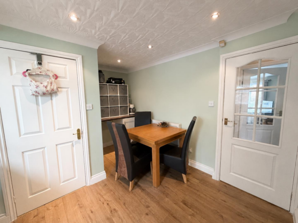 3 bed Semi-Detached for sale Image 4