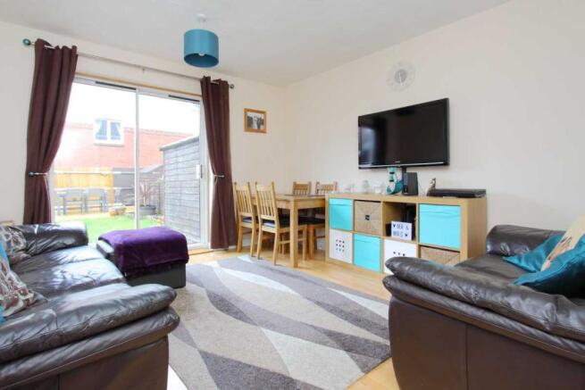 LIVING ROOM/DINING