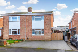 11, Meadow Walk, Rushden NN10 8EL