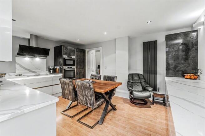 2 bed Apartment for sale Image 11