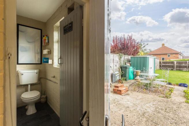 Milton Avenue 27 WC.jpg