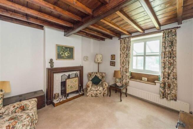 SNUG/SITTING ROOM
